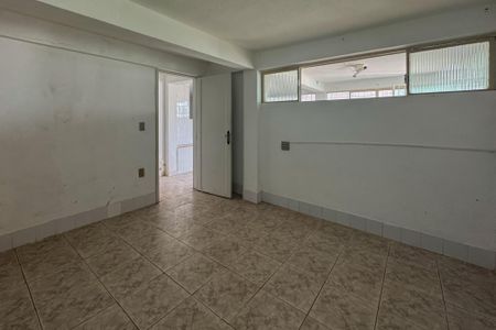 Casa à venda com 235m², 4 quartos e 3 vagas Casa à venda com 235m², 4 quartos e 3 vagasÁrea de Serviço