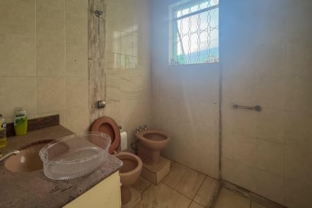 Casa à venda com 235m², 4 quartos e 3 vagas Casa à venda com 235m², 4 quartos e 3 vagasBanheiro