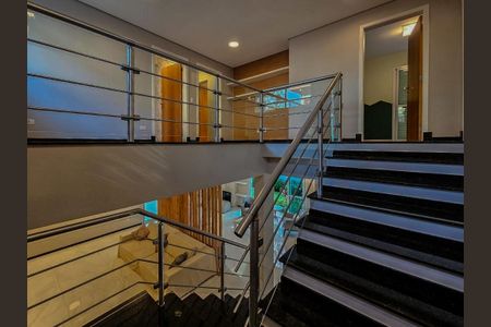 Casa à venda com 330m², 4 quartos e 5 vagas Casa à venda com 330m², 4 quartos e 5 vagasSala