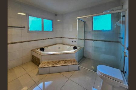 Casa à venda com 330m², 4 quartos e 5 vagas Casa à venda com 330m², 4 quartos e 5 vagasBanheiro da Suíte 3