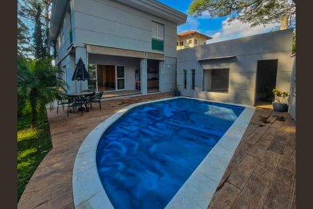 Casa à venda com 330m², 4 quartos e 5 vagas Casa à venda com 330m², 4 quartos e 5 vagasÁrea comum