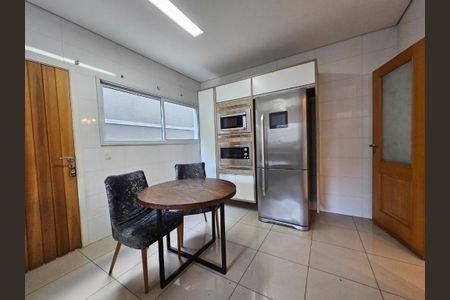 Casa à venda com 330m², 4 quartos e 5 vagas Casa à venda com 330m², 4 quartos e 5 vagasFoto 04