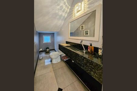 Casa à venda com 330m², 4 quartos e 5 vagas Casa à venda com 330m², 4 quartos e 5 vagasSala