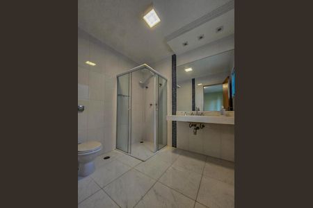 Casa à venda com 330m², 4 quartos e 5 vagas Casa à venda com 330m², 4 quartos e 5 vagasBanheiro da Suíte 2