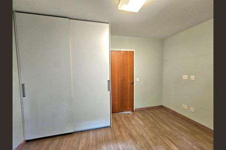 Casa à venda com 330m², 4 quartos e 5 vagas Casa à venda com 330m², 4 quartos e 5 vagasFoto 13