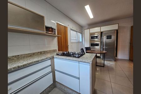 Casa à venda com 330m², 4 quartos e 5 vagas Casa à venda com 330m², 4 quartos e 5 vagasFoto 06