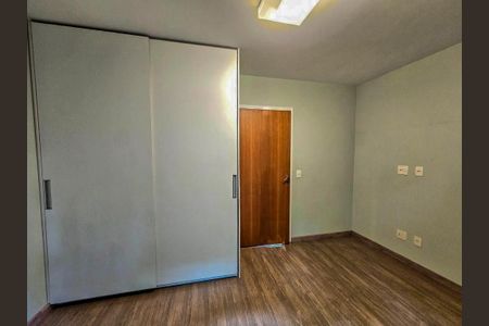 Casa à venda com 330m², 4 quartos e 5 vagas Casa à venda com 330m², 4 quartos e 5 vagasSuíte 3