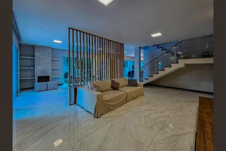 Sala de casa à venda com 4 quartos, 330m² em Parque dos Principes, São Paulo