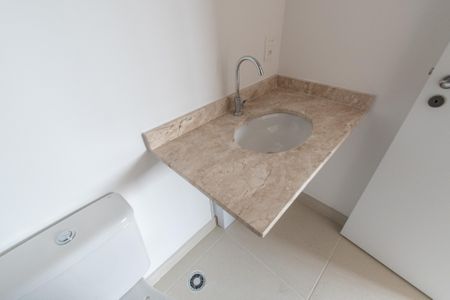Apartamento para alugar com 75m², 2 quartos e 1 vaga Apartamento para alugar com 75m², 2 quartos e 1 vagaBanheiro da suíte