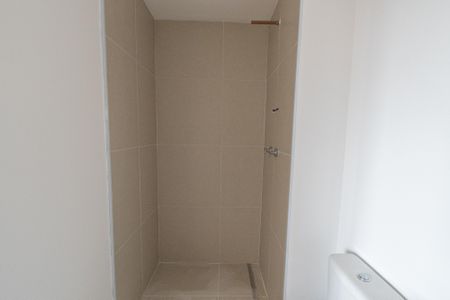 Apartamento para alugar com 75m², 2 quartos e 1 vaga Apartamento para alugar com 75m², 2 quartos e 1 vagaBanheiro da suíte
