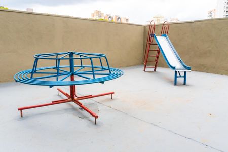 Apartamento à venda com 120m², 2 quartos e 3 vagas Apartamento à venda com 120m², 2 quartos e 3 vagasÁrea comum - Playground