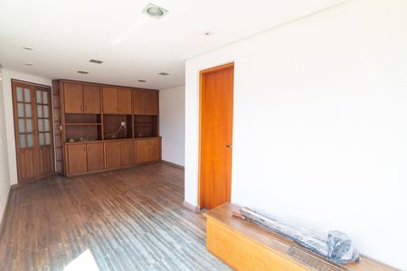 Apartamento à venda com 120m², 2 quartos e 3 vagas Apartamento à venda com 120m², 2 quartos e 3 vagasSala de Tv