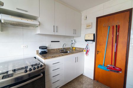 Apartamento à venda com 120m², 2 quartos e 3 vagas Apartamento à venda com 120m², 2 quartos e 3 vagasCozinha