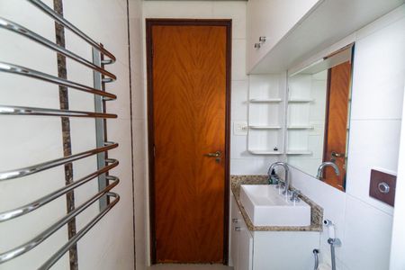 Apartamento à venda com 120m², 2 quartos e 3 vagas Apartamento à venda com 120m², 2 quartos e 3 vagasBanheiro 1