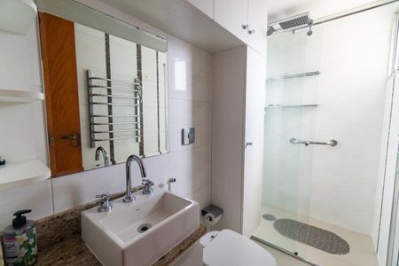 Apartamento à venda com 120m², 2 quartos e 3 vagas Apartamento à venda com 120m², 2 quartos e 3 vagasBanheiro 1