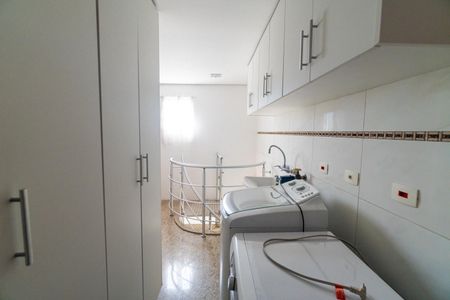 Apartamento à venda com 120m², 2 quartos e 3 vagas Apartamento à venda com 120m², 2 quartos e 3 vagasÁrea de Serviço