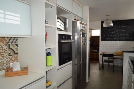 Casa à venda com 234m², 3 quartos e 2 vagasCozinha