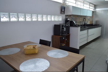 Casa à venda com 234m², 3 quartos e 2 vagasCozinha