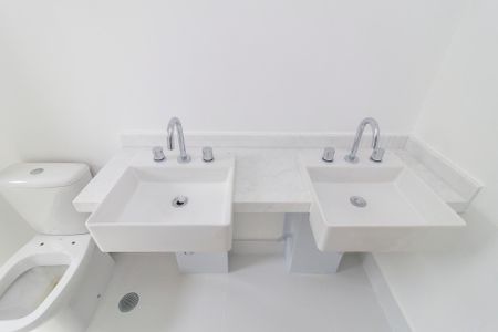 Apartamento à venda com 98m², 2 quartos e 2 vagasBanheiro da Suíte 1