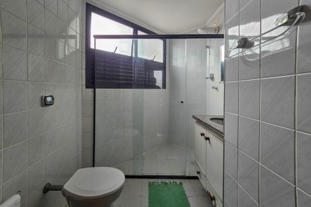 Apartamento para alugar com 90m², 2 quartos e 1 vaga Apartamento para alugar com 90m², 2 quartos e 1 vagaBanheiro da Suíte