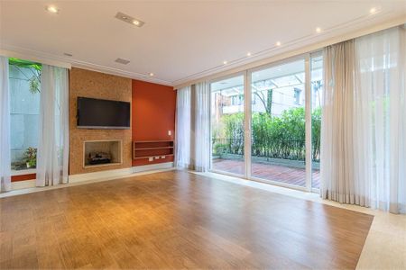 Casa à venda com 4 quartos, 471m² em Chácara Monte Alegre, São Paulo
