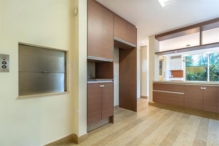 Casa à venda com 471m², 4 quartos e 6 vagas