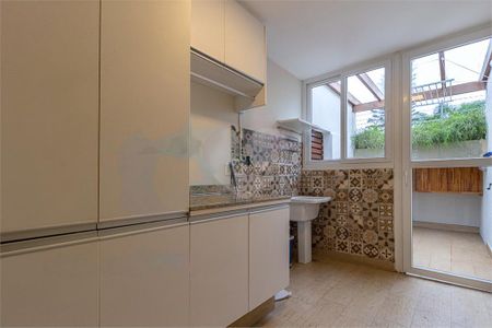 Casa à venda com 471m², 4 quartos e 6 vagas