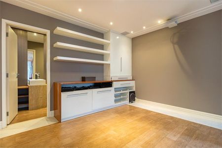 Casa à venda com 471m², 4 quartos e 6 vagas