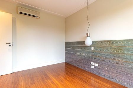 Casa à venda com 471m², 4 quartos e 6 vagas