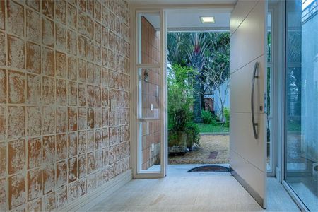 Casa à venda com 471m², 4 quartos e 6 vagas