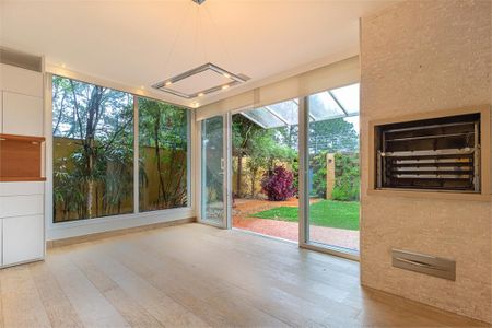 Casa à venda com 471m², 4 quartos e 6 vagas