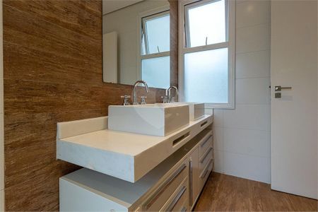 Casa à venda com 471m², 4 quartos e 6 vagas