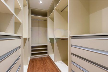 Casa à venda com 471m², 4 quartos e 6 vagas