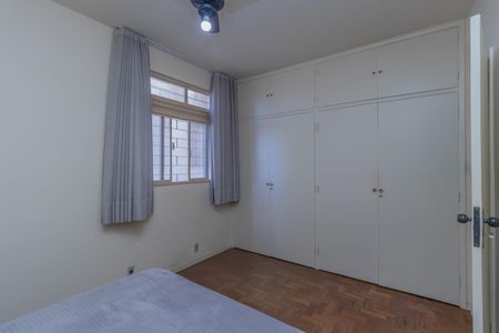 Apartamento à venda com 160m², 4 quartos e 2 vagas Apartamento à venda com 160m², 4 quartos e 2 vagasSuíte