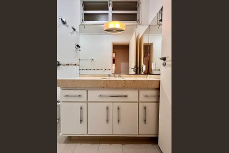 Apartamento para alugar com 115m², 3 quartos e 2 vagas Apartamento para alugar com 115m², 3 quartos e 2 vagasBanheiro