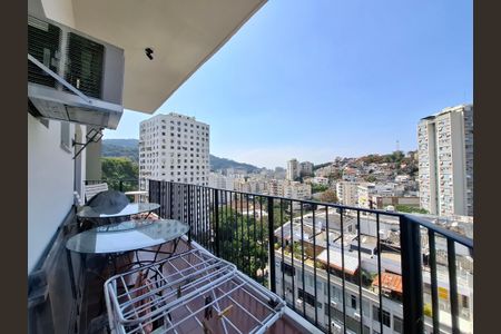 Apartamento à venda com 191m², 3 quartos e 2 vagas Apartamento à venda com 191m², 3 quartos e 2 vagasVaranda