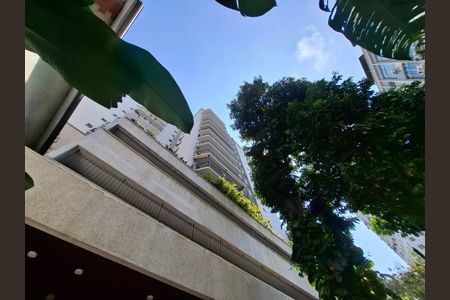 Apartamento à venda com 191m², 3 quartos e 2 vagas Apartamento à venda com 191m², 3 quartos e 2 vagasFachada