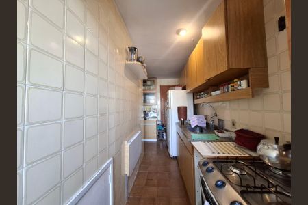 Apartamento à venda com 191m², 3 quartos e 2 vagas Apartamento à venda com 191m², 3 quartos e 2 vagasCozinha