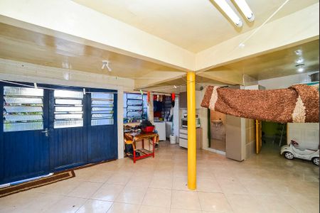 Casa à venda com 200m², 3 quartos e 5 vagas Casa à venda com 200m², 3 quartos e 5 vagasGaragem