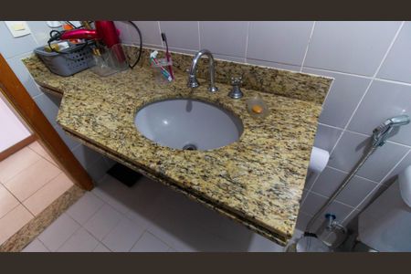 Casa de condomínio à venda com 136m², 4 quartos e 3 vagas Casa de condomínio à venda com 136m², 4 quartos e 3 vagasBanheiro Social