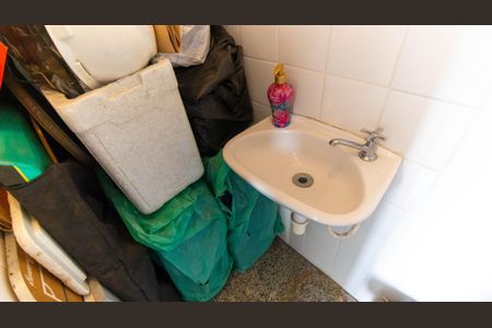 Casa de condomínio à venda com 136m², 4 quartos e 3 vagas Casa de condomínio à venda com 136m², 4 quartos e 3 vagasBanheiro de Serviço