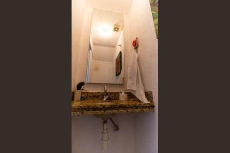 Casa de condomínio à venda com 136m², 4 quartos e 3 vagas Casa de condomínio à venda com 136m², 4 quartos e 3 vagasLavabo