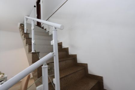 Casa à venda com 220m², 4 quartos e 3 vagasEscada