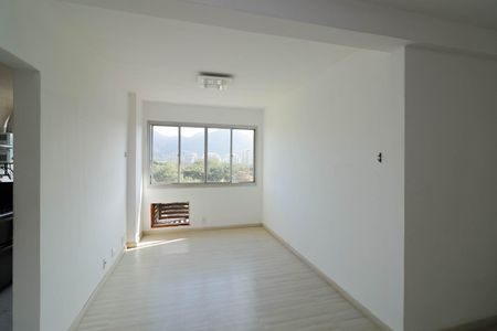 Apartamento à venda com 65m², 1 quarto e 2 vagas Apartamento à venda com 65m², 1 quarto e 2 vagasSala