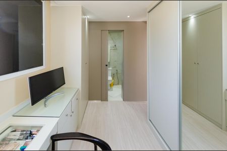 Apartamento à venda com 190m², 3 quartos e 3 vagasCloset suíte
