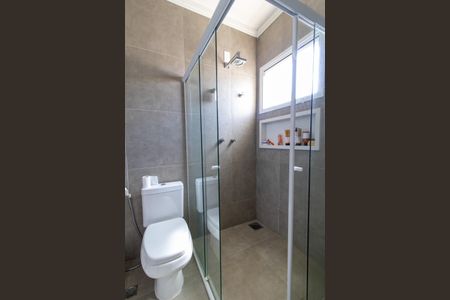 Casa de condomínio à venda com 194m², 3 quartos e 2 vagas Casa de condomínio à venda com 194m², 3 quartos e 2 vagasBanheiro da Suíte 2