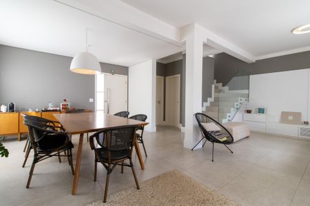 Casa de condomínio à venda com 194m², 3 quartos e 2 vagas Casa de condomínio à venda com 194m², 3 quartos e 2 vagasSala de Jantar