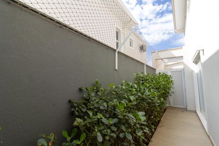 Casa de condomínio à venda com 194m², 3 quartos e 2 vagas Casa de condomínio à venda com 194m², 3 quartos e 2 vagasÁrea externa