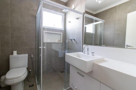 Casa de condomínio à venda com 194m², 3 quartos e 2 vagas Casa de condomínio à venda com 194m², 3 quartos e 2 vagasBanheiro da Suíte 1