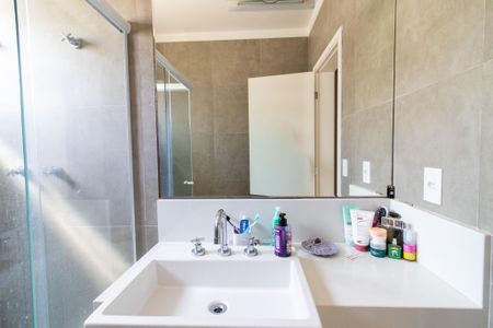 Casa de condomínio à venda com 194m², 3 quartos e 2 vagas Casa de condomínio à venda com 194m², 3 quartos e 2 vagasBanheiro Social